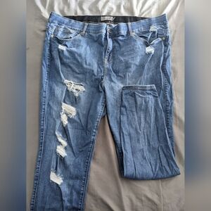 Distressed skinny jeans